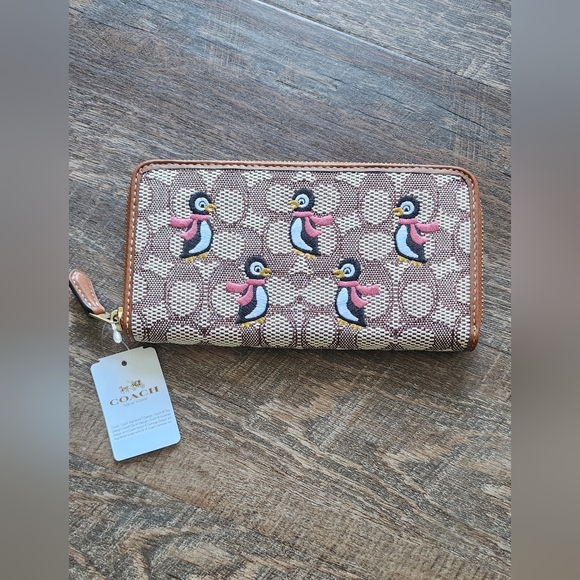 COACH Accordion Zip Wallet - Picture 4 of 7